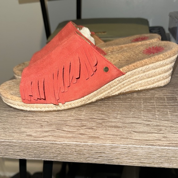 UGG women’s Danes Slide Sandals - Picture 3 of 5